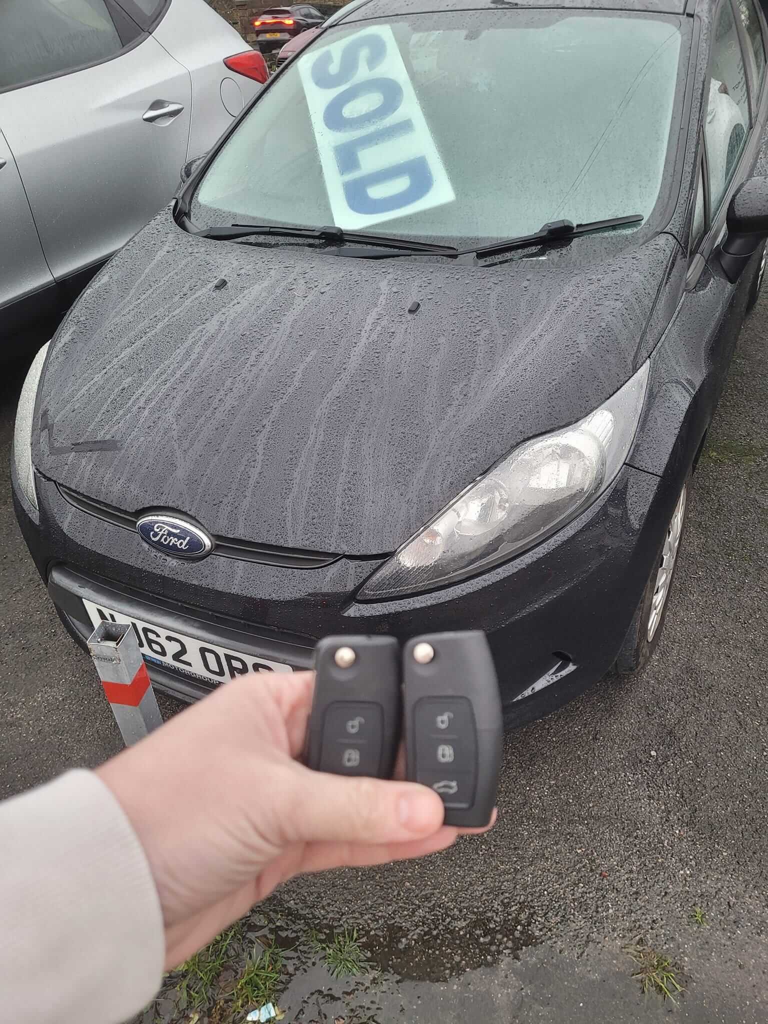 Danny Bee's Keys Auto mobile locksmith van responding to emergency key repairs