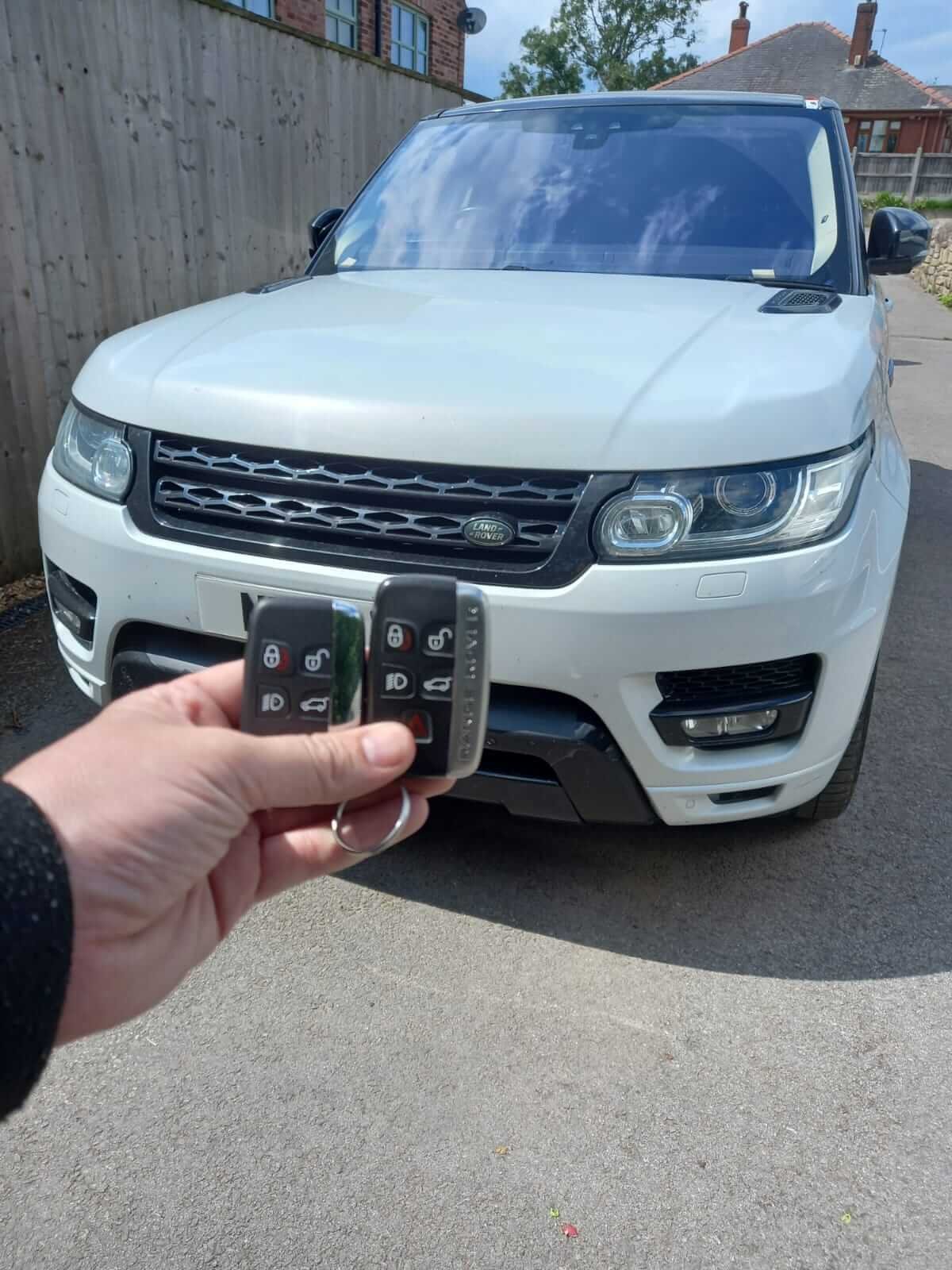 land Rover key replacement service around Oldham area